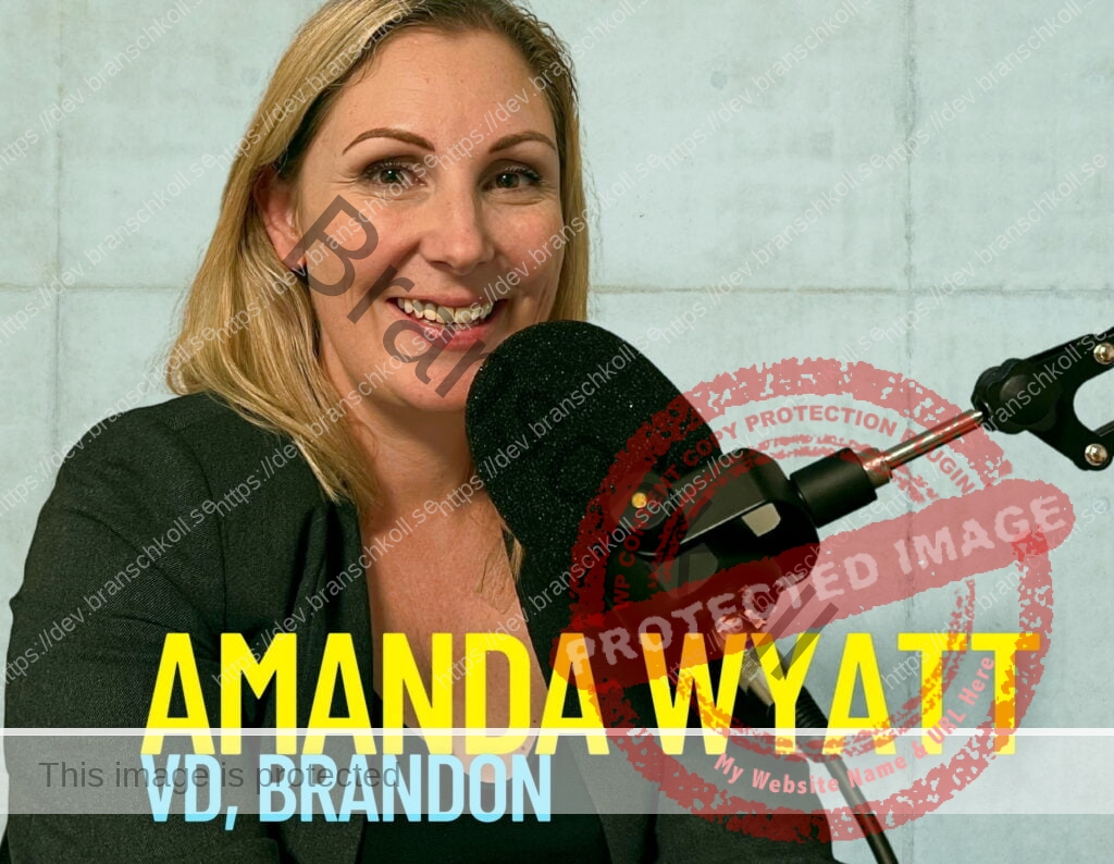 23 Amanda Wyatt web