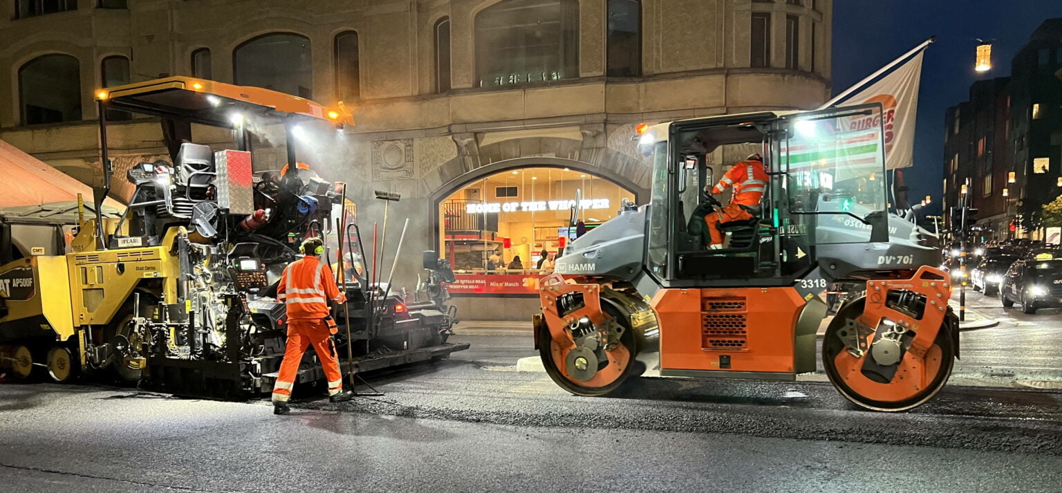 Flera företag ska hjälpas åt att leverera arbets- och skyddskläder till flera olika yrkesgrupper i en stor upphandling.