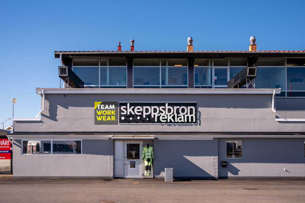 Skeppsbron Reklam Team Workwear fasad