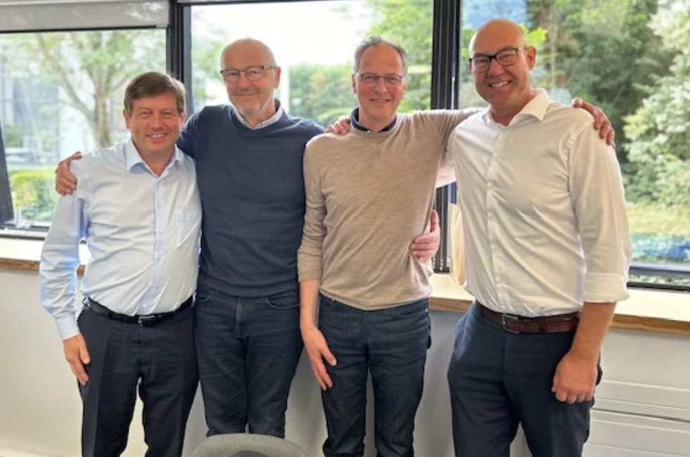 Kent Viitanen, vd för Emballator Group, Antoine Avez, teknisk vd på Avez, Thomas Avez, marknadschef på Avez och Christian Höglund, ansvarig för Emballators division Paint & Construction Northern Europe.